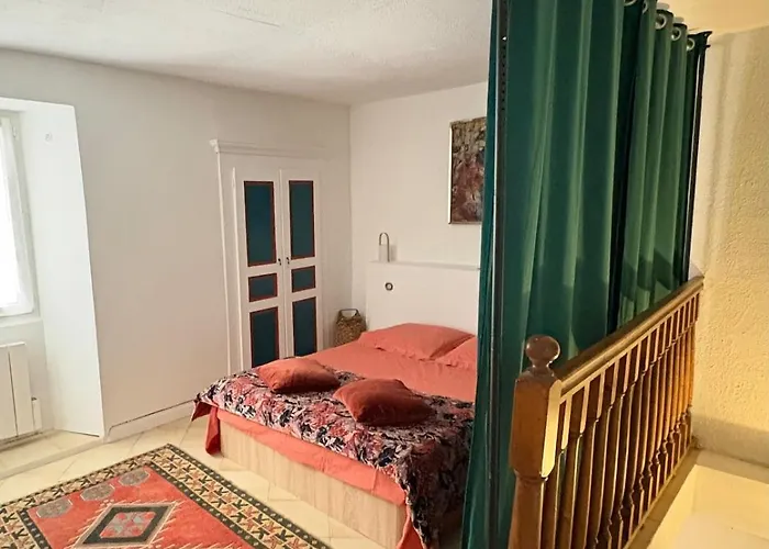 Small, Cozy Duplex * Venaco (Corsica)